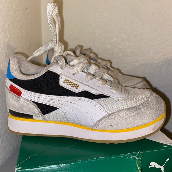 Puma kids sneaker size 11c - Picture 2 of 6